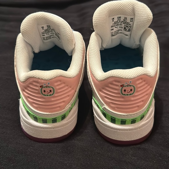 Puma x Cocomelon Kids Sneakers size 6 - Picture 2 of 5